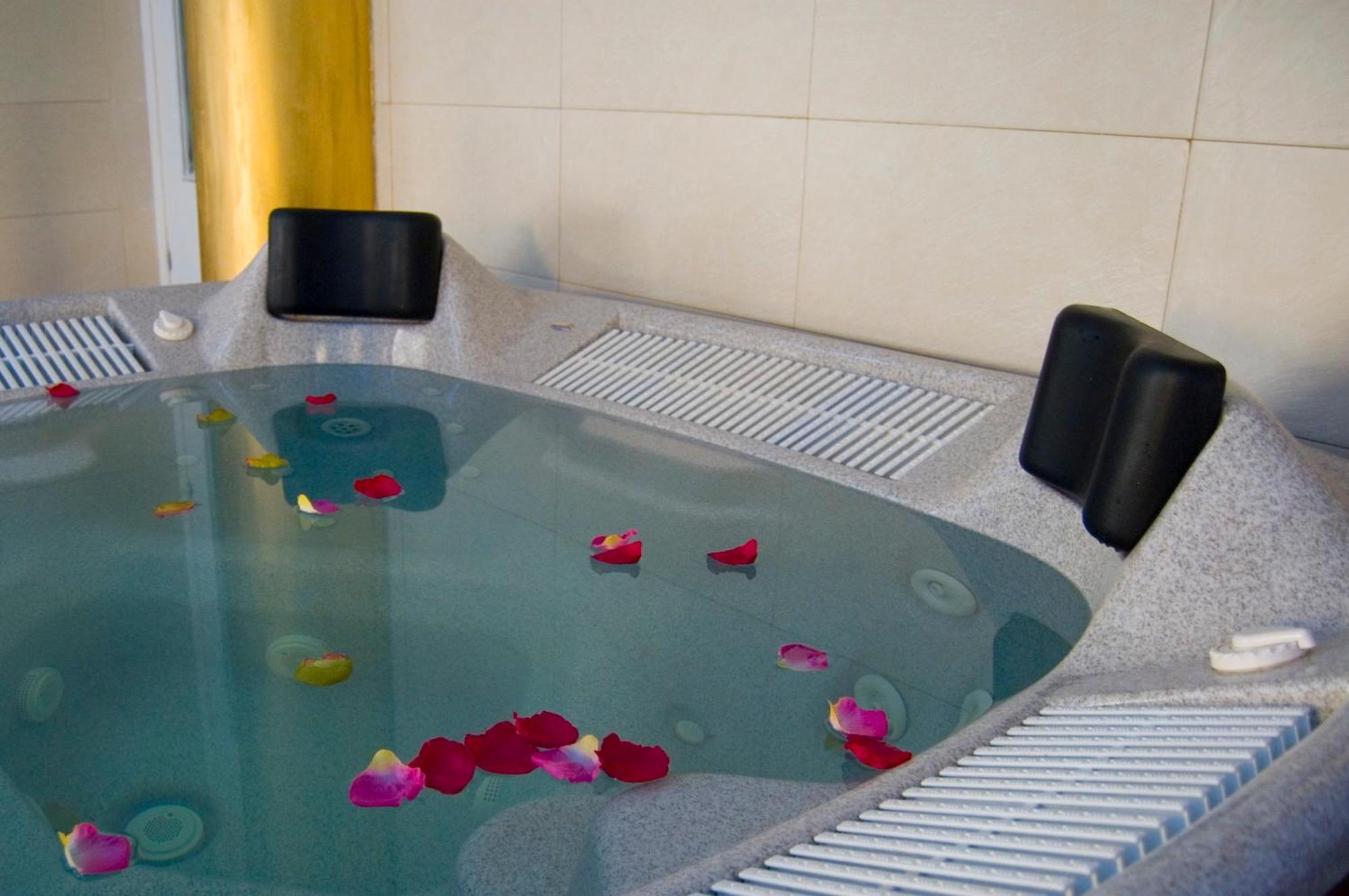 فندق Agua Viva Eco H Wellness كاسترو أورديالس المظهر الخارجي الصورة